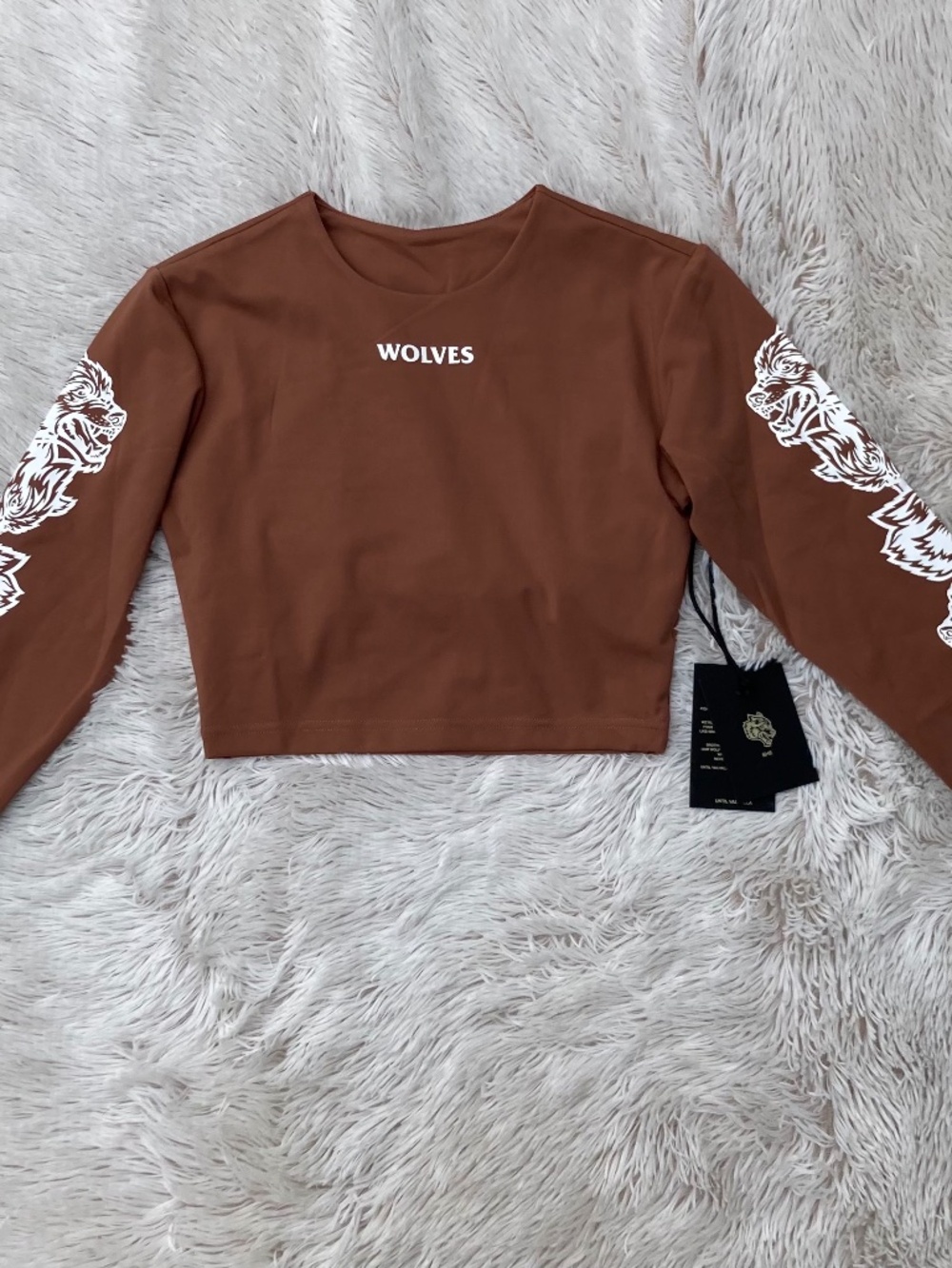 NWT Darc Sport Cropped Long Sleeve Wolf Shirt Womens Size Small
